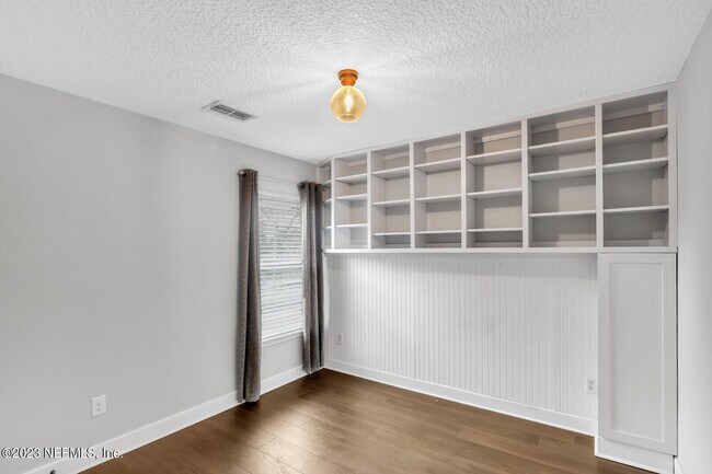 Building Photo - 779 10th Pl S