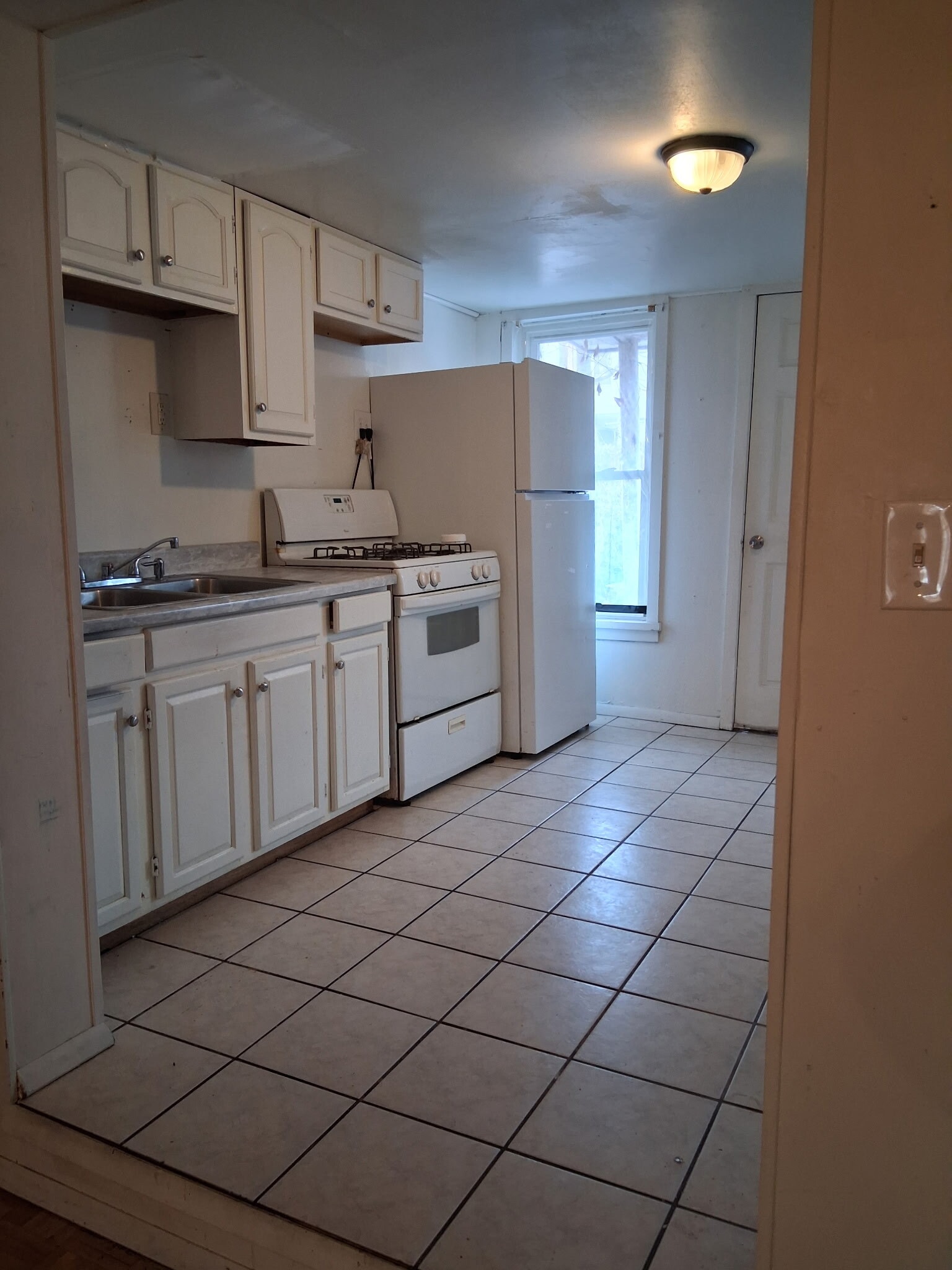 Building Photo - 137 Mill St