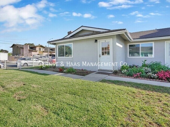 Building Photo - 17071 Oak Ln