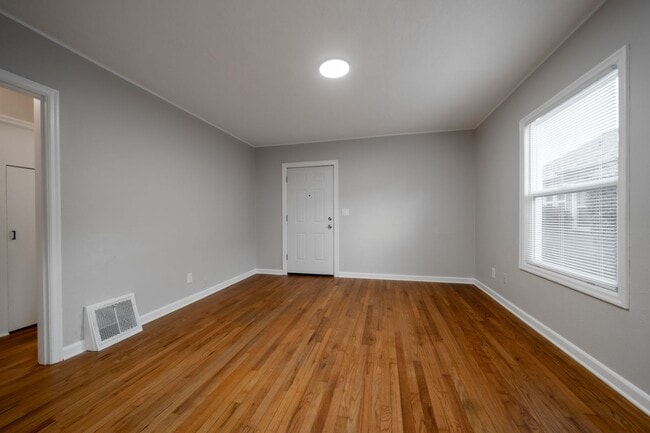 Building Photo - $500 Move-In Bonus – Modern One Bedroom in Overlook