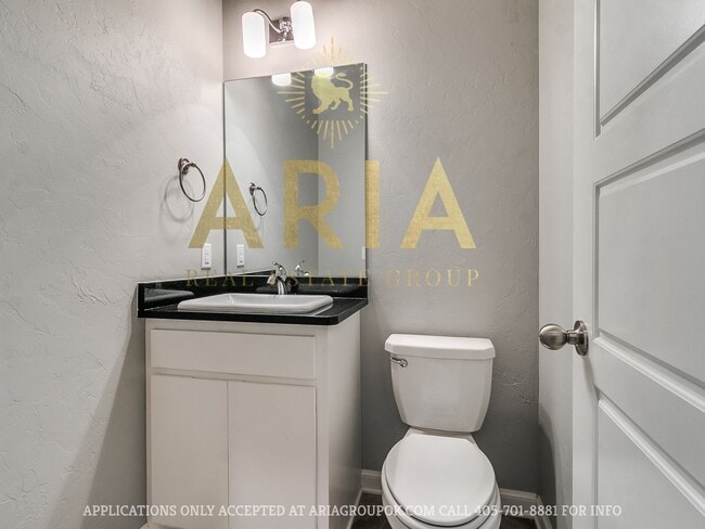 Building Photo - West Norman Urban Contemporary 3 Bed/2.5 Bath West Main Lofts Townhome Available Now!