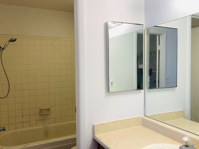 Building Photo - Charming 1-Bedroom Condo with Modern Touches in Las Vegas