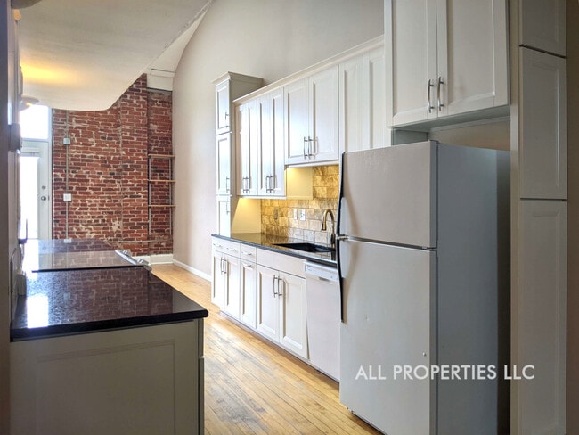 Building Photo - 3233 Osage St