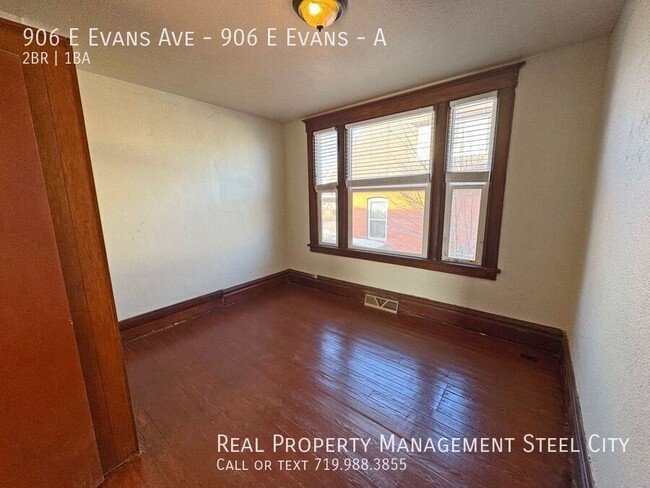 Building Photo - Charming 2 bed 1 bath Apartment