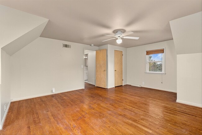 Building Photo - 5631 S Oak St