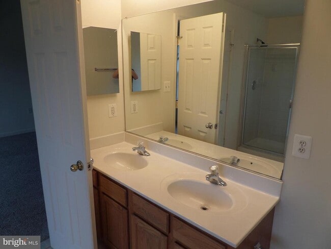 Building Photo - 822 Ferndale Terrace NE