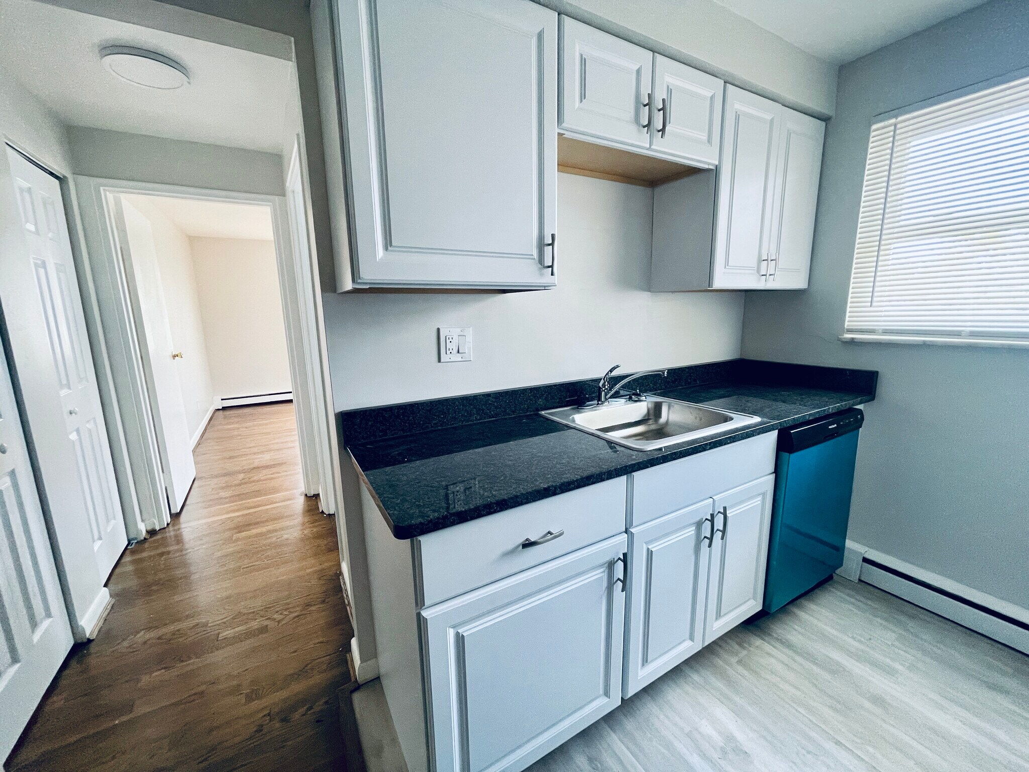 Kitchen - 4191 Hoffman Ave