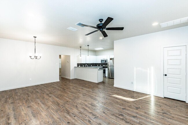 Building Photo - 1006 N 7th St