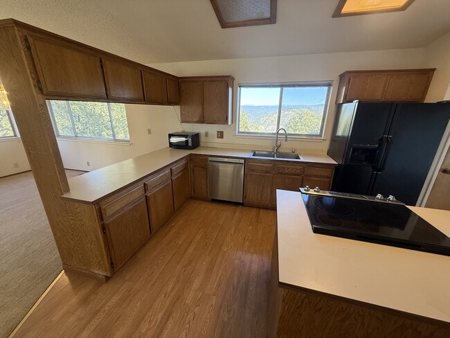 Building Photo - 10201 Ponderosa Way
