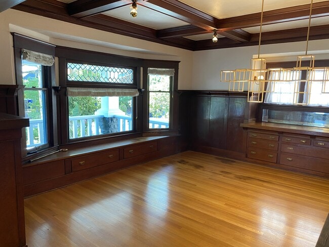 Building Photo - 1614 SE 22nd Ave