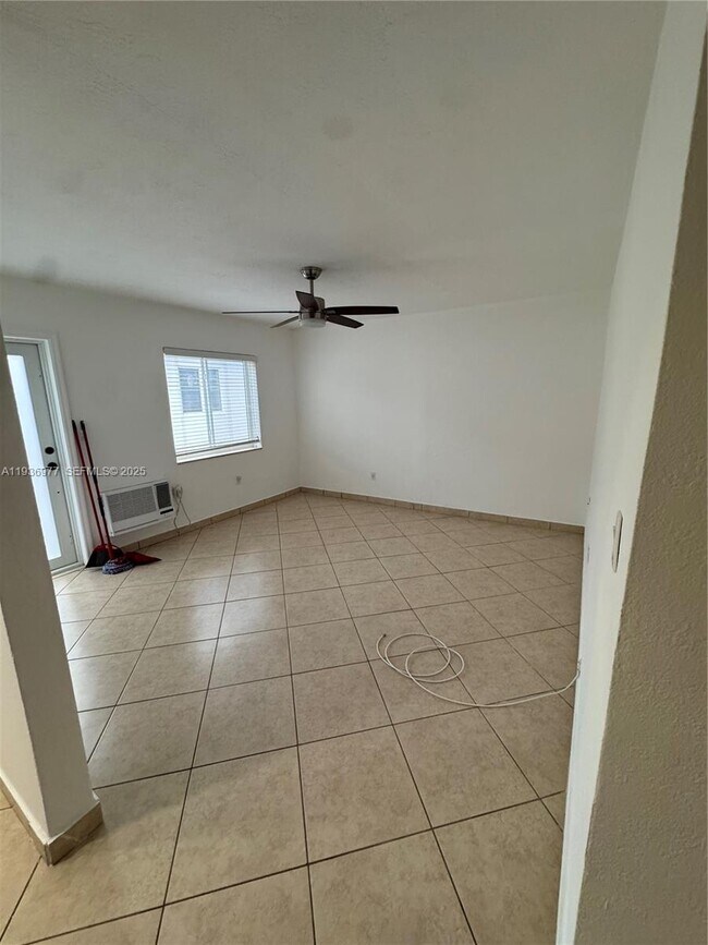 Building Photo - 1625 Dewey St