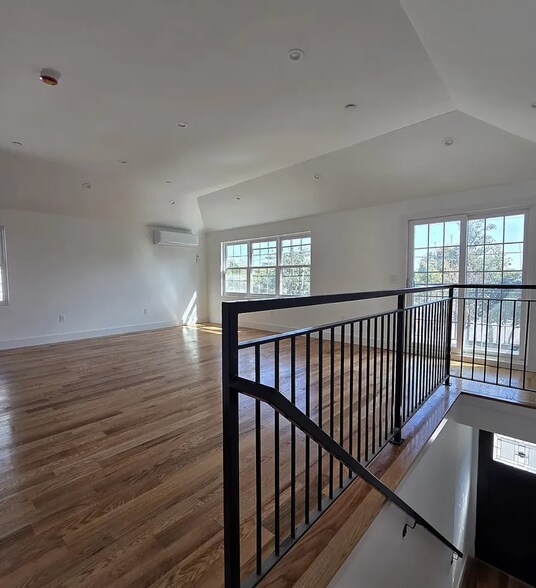 Building Photo - 119 Rochelle St