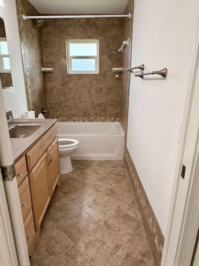 Building Photo - 147 Sunflower Cir