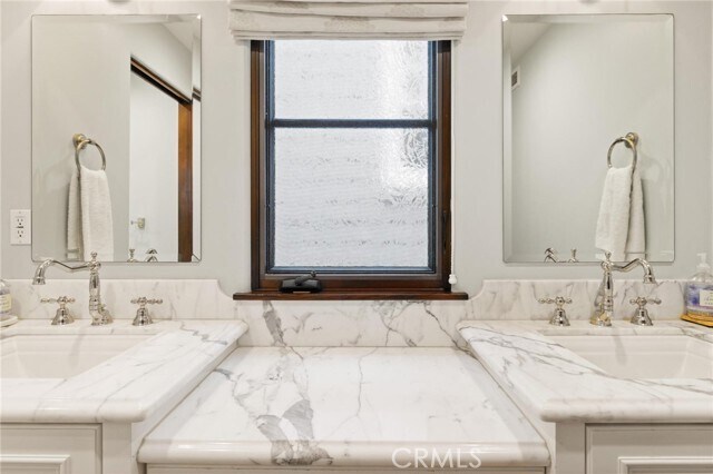 Building Photo - 415 28th St