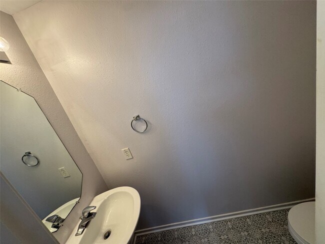 Building Photo - 70 Marble Rock Pl