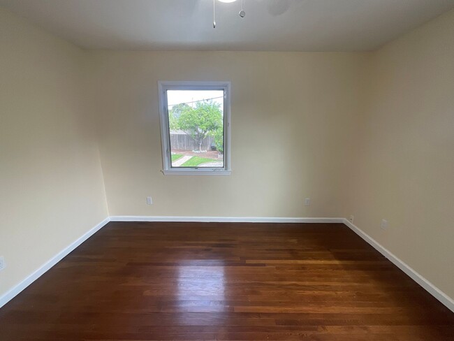 Building Photo - Charming San Carlos Home in Prime Location!