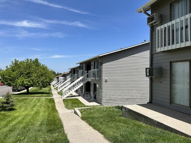 Building Photo - 70 12th St