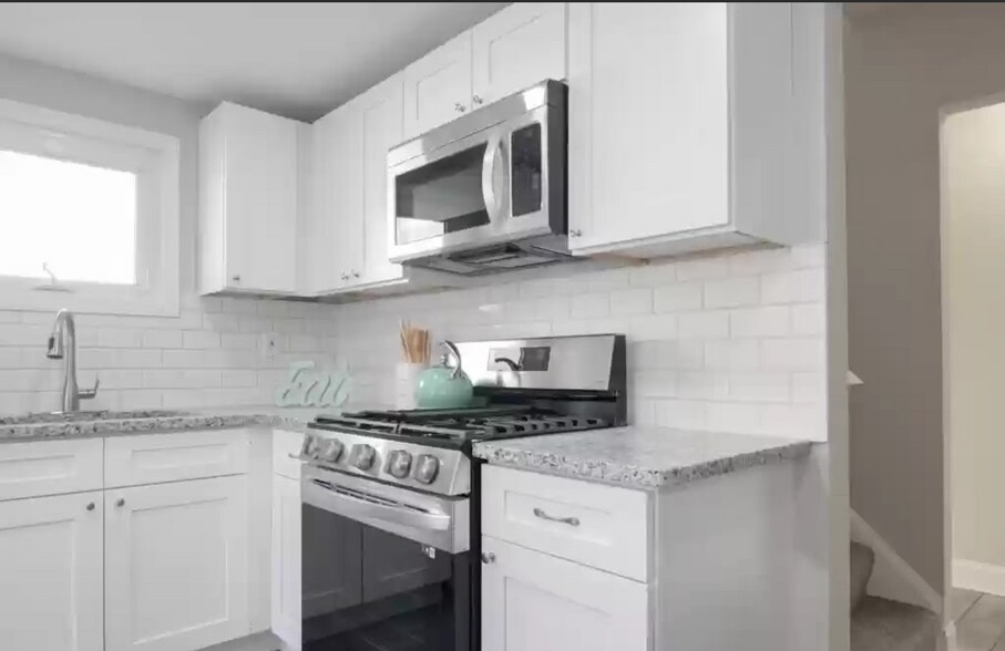 Building Photo - 14744 Athens Ave