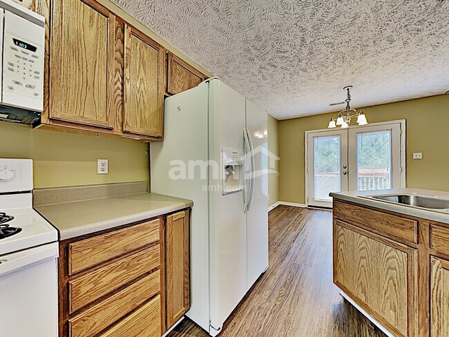 Building Photo - 1423 Newbury Ln