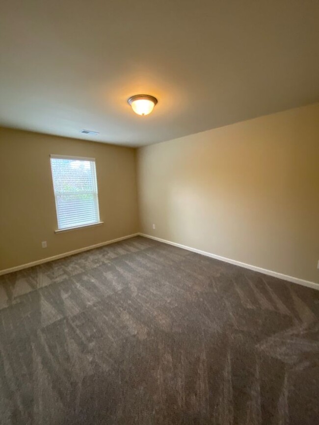 Building Photo - NEW LISTING - Beautiful Kennesaw Townhouse...