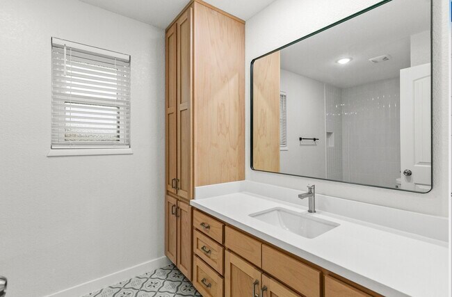 Building Photo - 201 San Saba St