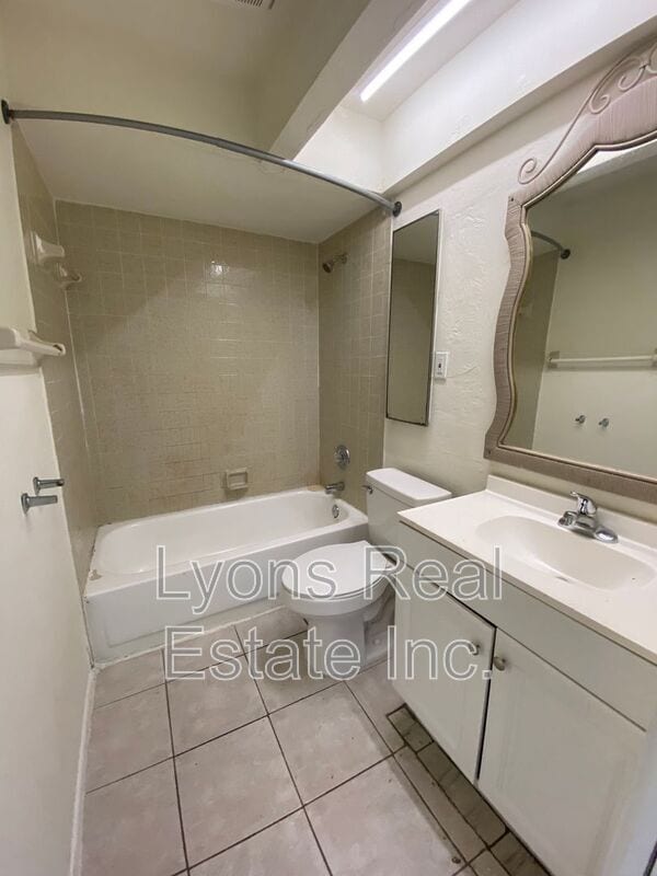 Building Photo - 801 SE 5th Ave