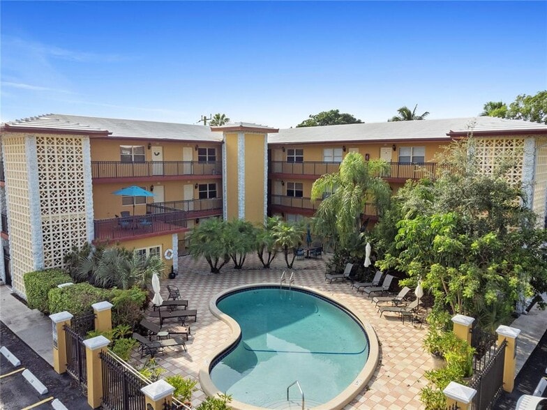 Building Photo - 744 NE 14th Ave