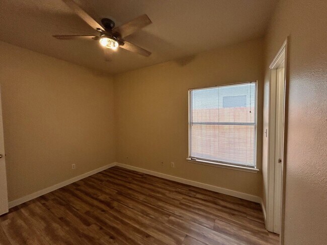 Building Photo - 8710 Weiser Dr