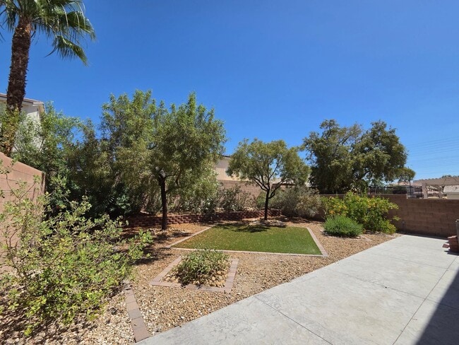 Building Photo - 3 Bed + Loft | 2.5 Bath | 1,946 SF