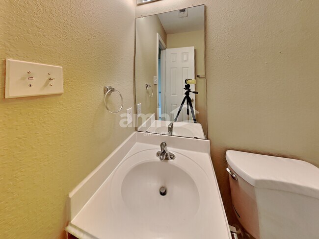 Building Photo - 6018 Hendricks Pass Dr