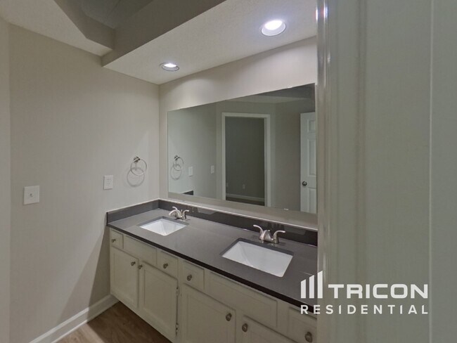 Building Photo - 10913 Gladewater Dr