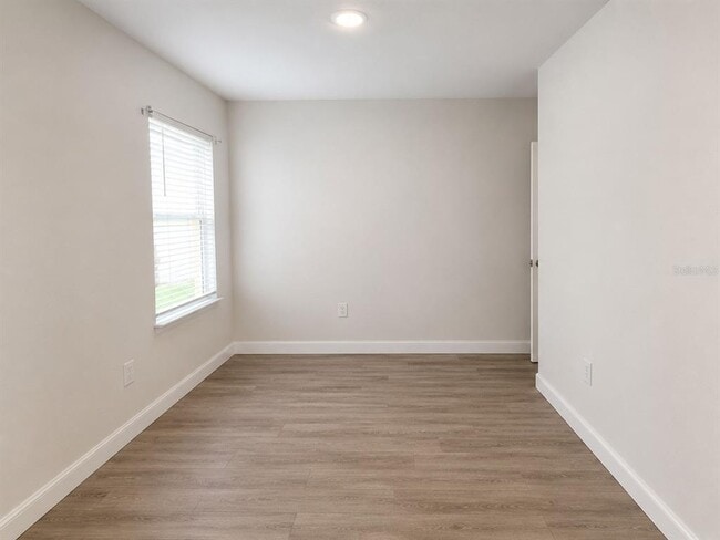 Building Photo - 410 Taft Dr