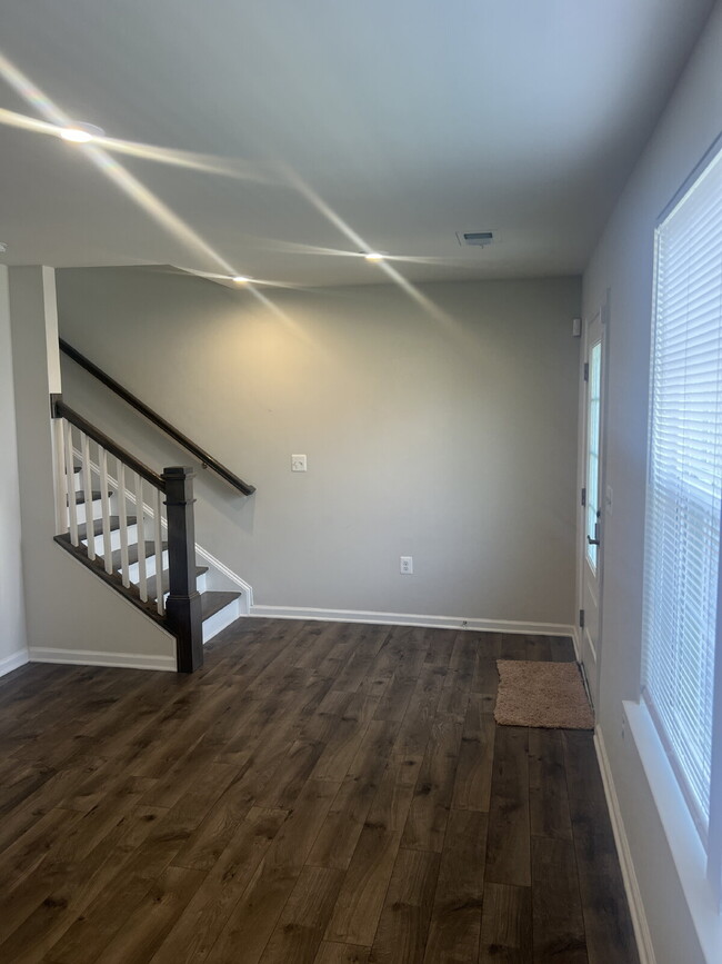 Building Photo - 1833 Sag Harbor Ln