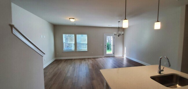 Building Photo - 1541 Olympic Ln
