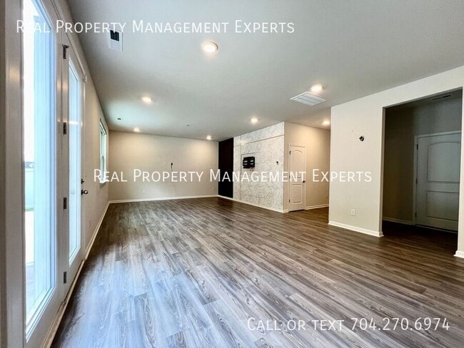 Building Photo - 3031 Blf Hl Ln