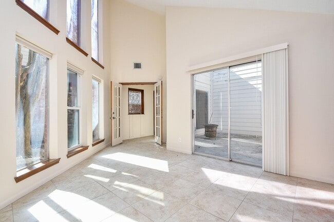 Building Photo - 15203 Carols Way Dr