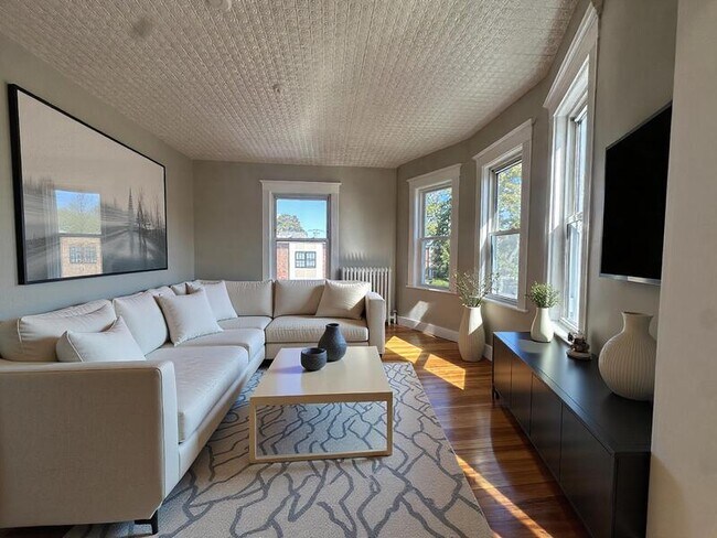 Primary Photo - 155 Woodside Ave