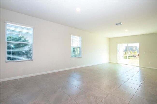 Building Photo - 3513 Hilltop Cir