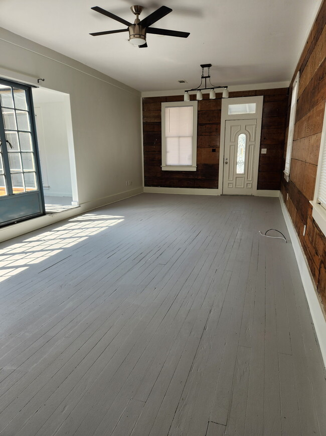 Building Photo - 144 N 11th St