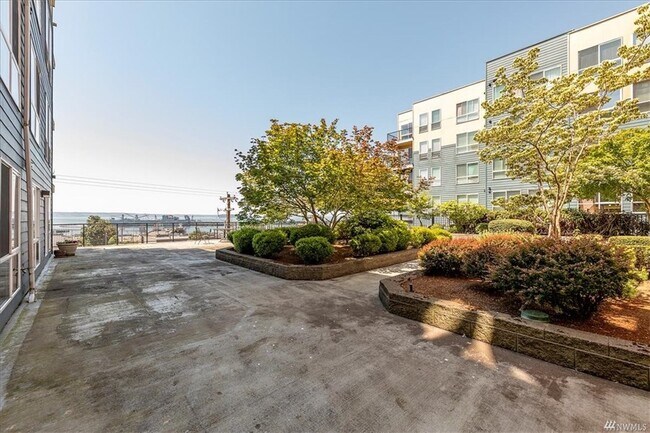courtyard - 2824 Grand Ave