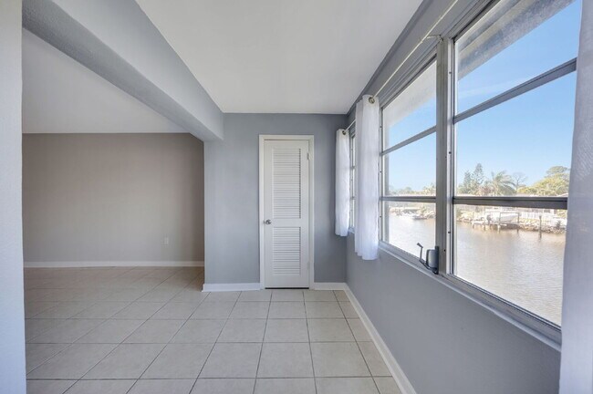 Building Photo - "Charming Coastal Retreat: Cozy 1-Bedroom ...