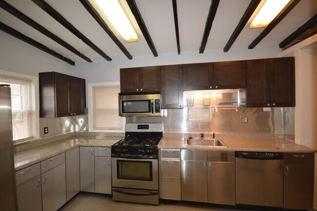 Primary Photo - 1225 N 2nd St