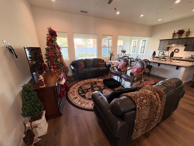 Building Photo - Beautiful 4 bedroom home for rent in Visalia, CA