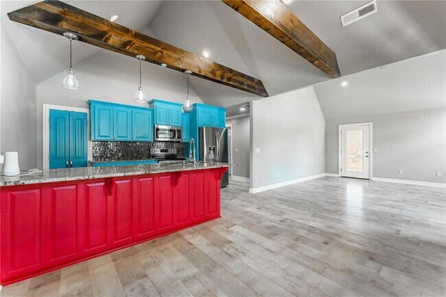 Building Photo - 3210 SW Hillstone Ave