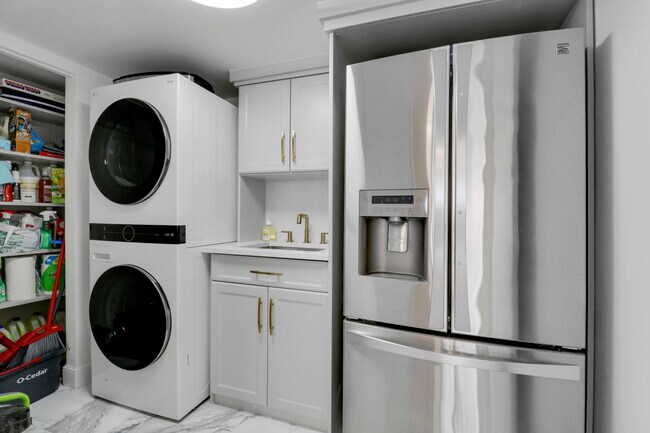 Building Photo - 5280 N Ocean Dr