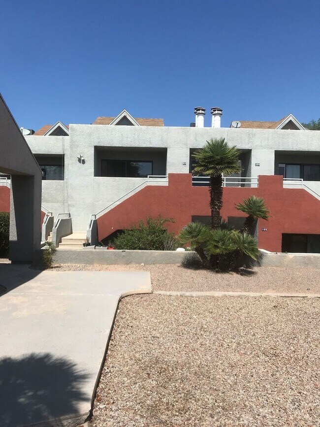 Building Photo - Effortless Central Tucson Living: 2BR Gem with Water/ Sewer/ Trash Included
