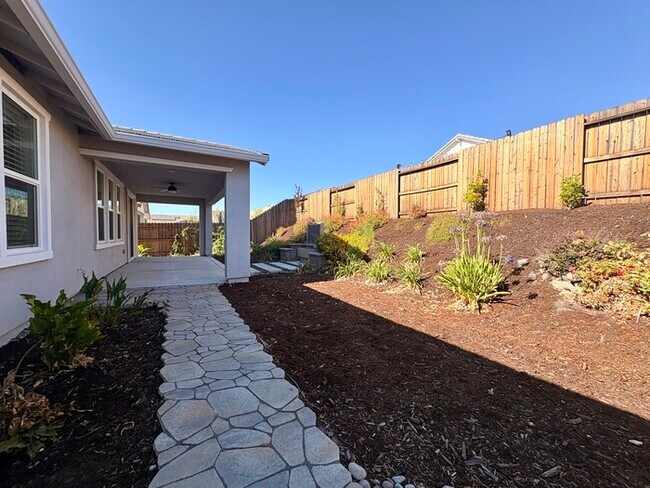 Building Photo - Beautiful Solar Home For Rent in Lincoln