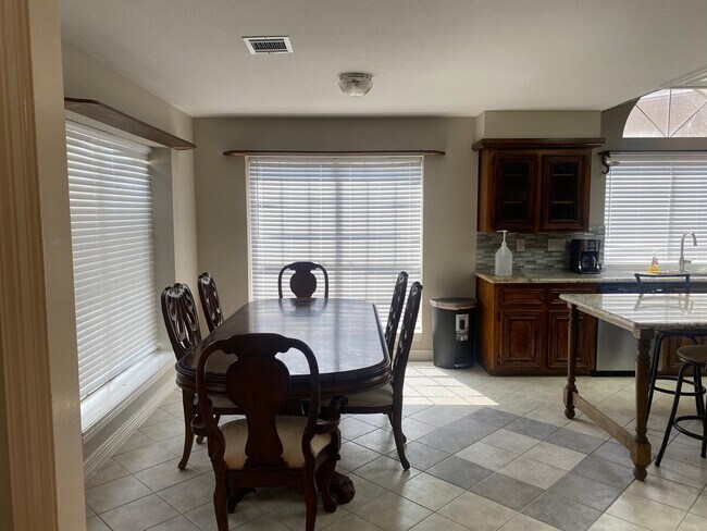 Building Photo - 2907 Stonewall Ct