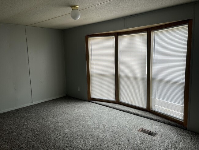 Building Photo - 50 Willowbrook Ct