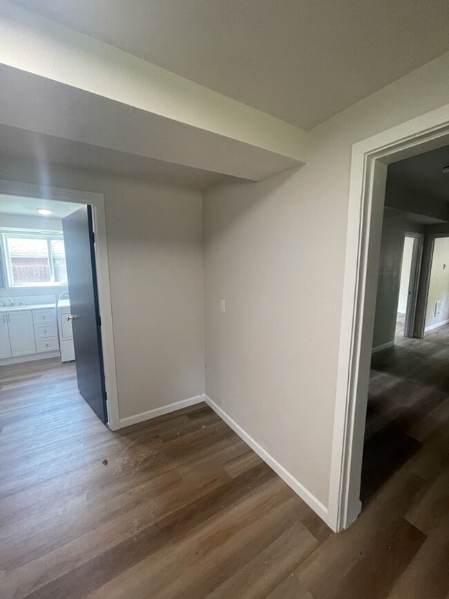 Building Photo - Updated 8 Bedroom Home for Rent!